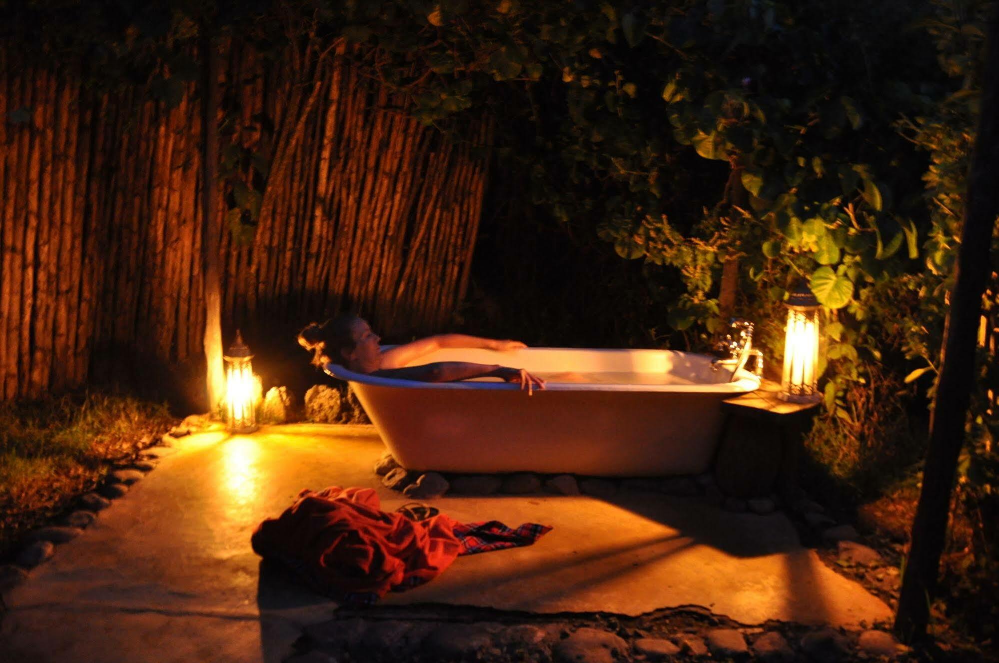 Отель Mbweha Camp Elmenteita Экстерьер фото